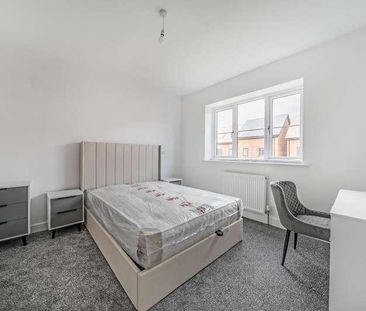 Hmo Eighth Avenue, Aylesbury, HP21 - Photo 1