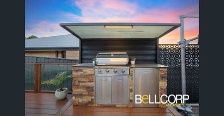 Luxurious family home designed for easy living and entertainment!!! Open Home Saturday 20 December @ 10am - Photo 3