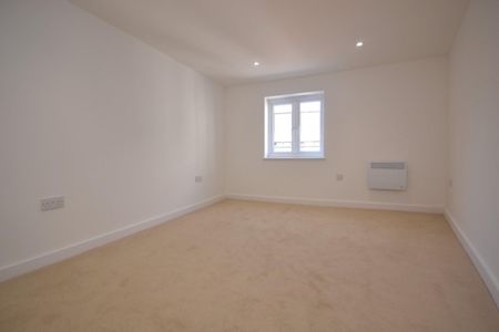 2 bedroom Flat To Let - Photo 5