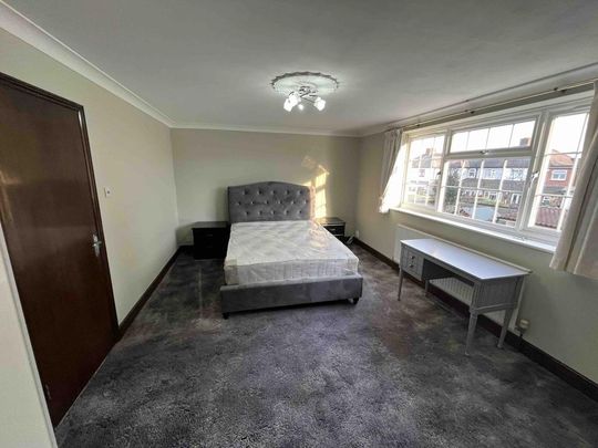 1 bedroom in a house share to rent - Photo 1