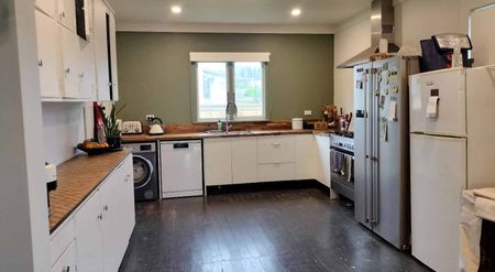 Central Living - Photo 3