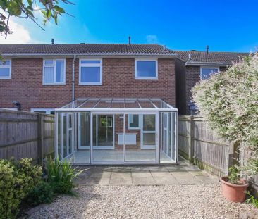 3 bedroom end of terrace house to rent - Photo 2