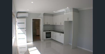 Near New 2 Bedroom Granny Flat - Photo 4