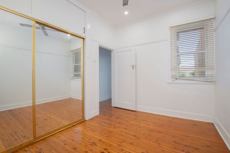 Oversized 2 Bedroom Apartment - Photo 4