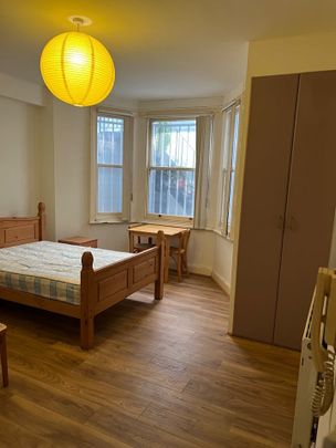 Studio Flat, Charleville Rd, W14 - Photo 1