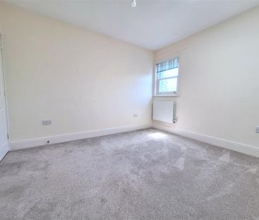4 bedroom detached house to rent - Photo 4