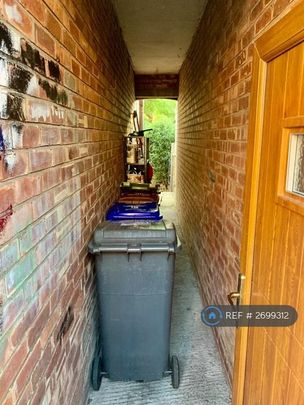 3 bedroom terraced house to rent - Photo 1