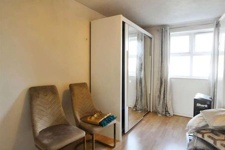 Pickford Gardens Slough, SL1 - Photo 3