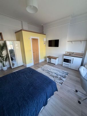 Newport Road, Cardiff - Photo 1