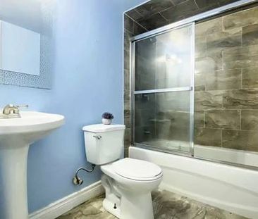 🏡 $2000 - A spacious private apartment with 1 Bed, 1 Bath & Parking - Photo 2