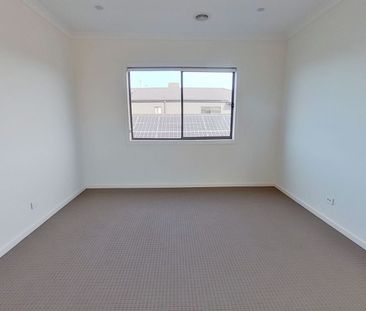 Exceptional Double Storey Home In Ideal Location ! - Photo 4