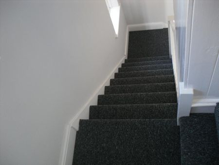 4 bedroom semi-detached house to rent - Photo 5