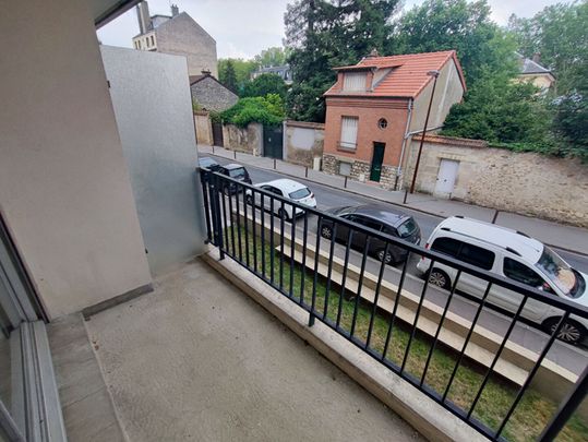 Très Beau Studio en parfait état avec ascenseur et parking - Photo 1