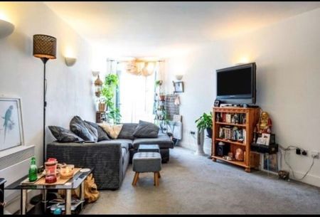 1 Bed Flat, The Odeon, IG11 - Photo 2