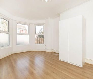 Modern and Central Apartment - Photo 4