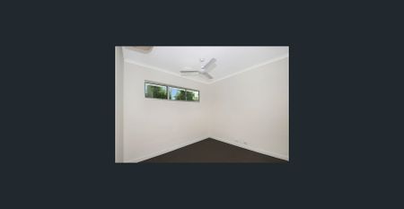 Modern 3 Bedroom Apartment with Castle Hill Views - Photo 4