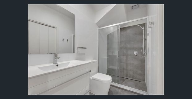 Modern townhouse in a prime Reservoir location - Photo 1