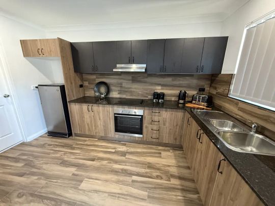 “Newly Renovated - Opposite Westfield !” - Photo 1