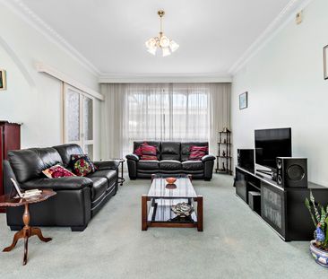 10 Swindon Road, Hughesdale VIC 3166 - House For Rent | Domain - Photo 2