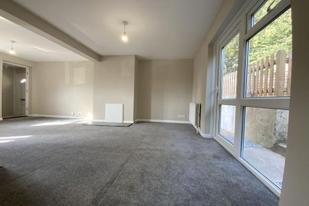 2 bedroom end of terrace house to rent - Photo 4