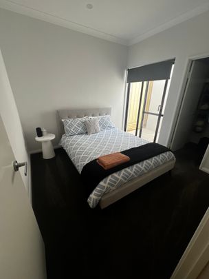 Kensington - Photo 1