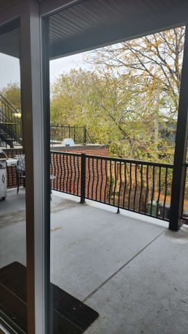 2013A rue Wellington - Beautiful 2-Bedroom Apartment for Rent - Photo 4