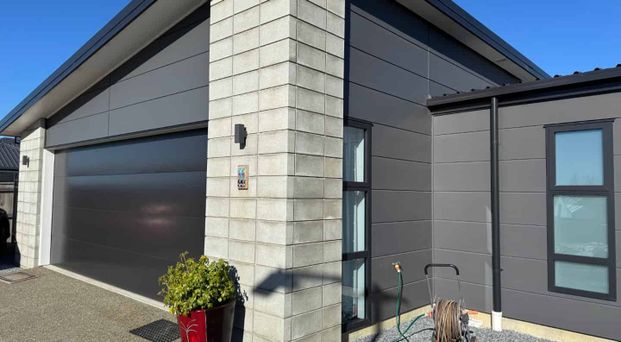 Executive family home in Mapua - Photo 1