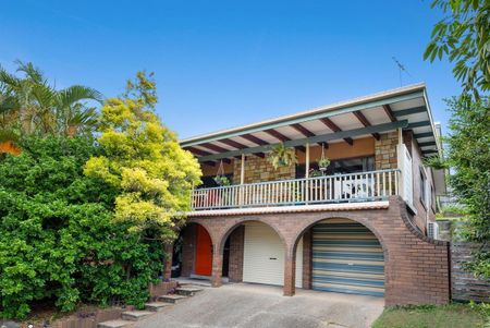 26 Hillock Street, Coorparoo QLD 4151 - House For Rent | Domain - Photo 3