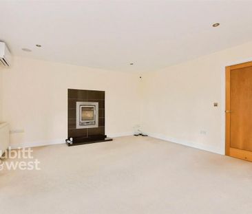 4 bedroom detached house to rent - Photo 1