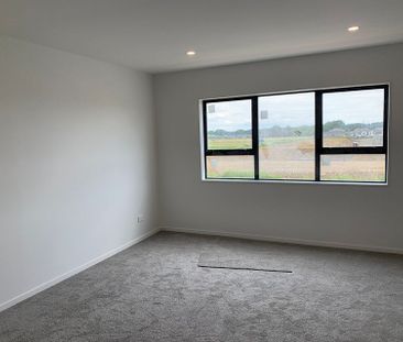 3 Bedroom + 2.5 bathrooms + garage - Photo 6