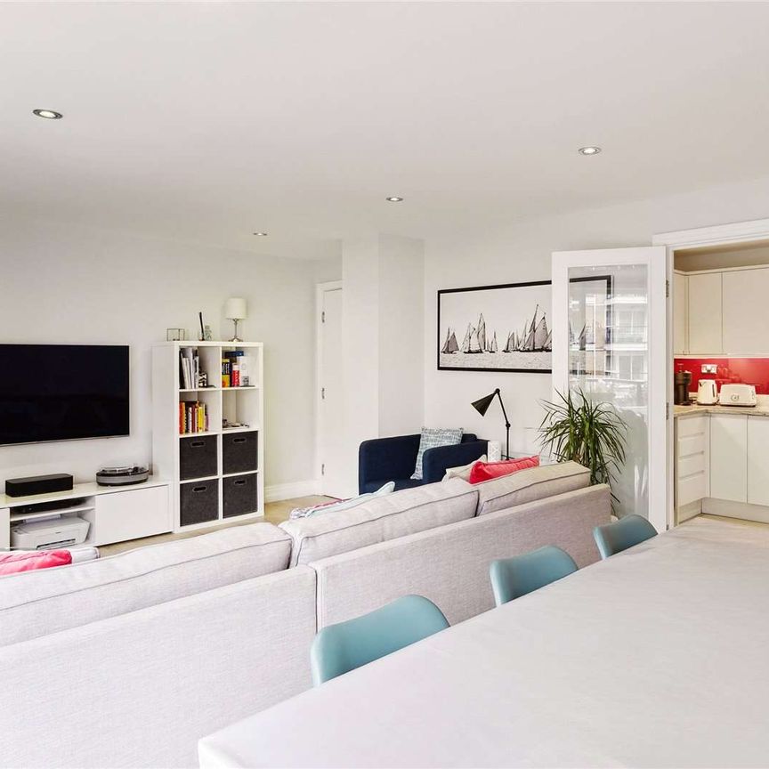 Smugglers Way, London, SW18 1EB - Photo 1