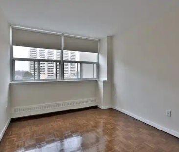 66 Broadway Avenue Toronto — Deluxe Large 1 Bedroom Apartment - Photo 2