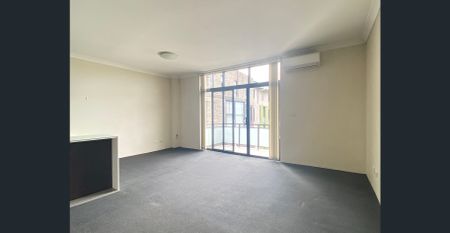 Well-Positioned Inner-City Unit in Waterloo - Photo 2