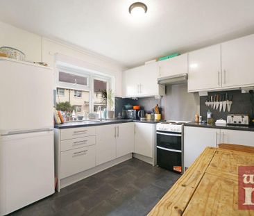 3 bedroom flat to rent - Photo 3