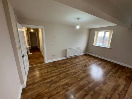 3 bedroom flat to rent - Photo 2