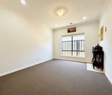 Stylish & Spacious family living Excellent location!!! - Photo 5