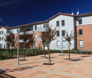 location Appartement T2 DE 42.99m² À ROQUETTES - Photo 1