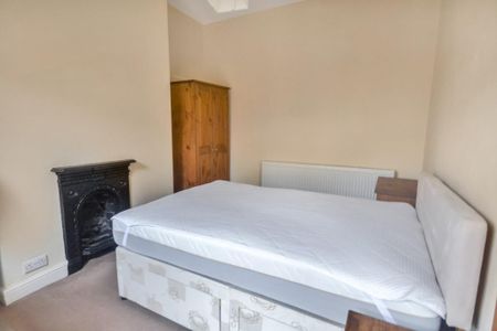 4 bedroom terraced house to rent - Photo 4