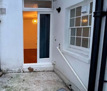 1 Bed Flat, Marine Parade, BN2 - Photo 4