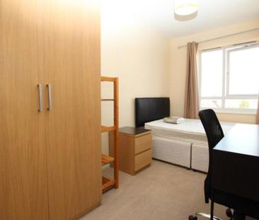 *** STUDENT HOUSE *** A large SIX bedroom student house available f... - Photo 6