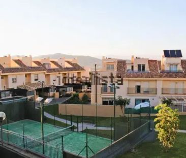 Alquiler de chalet adosado en Avenida de la Unicef - Photo 1