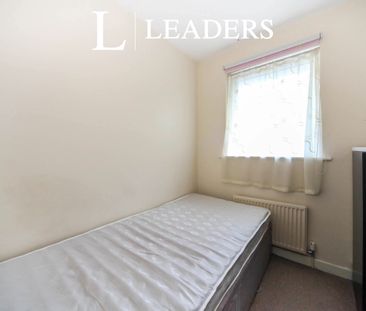 3 bedroom house to rent The Mall, Dunstable, LU5 - Photo 4