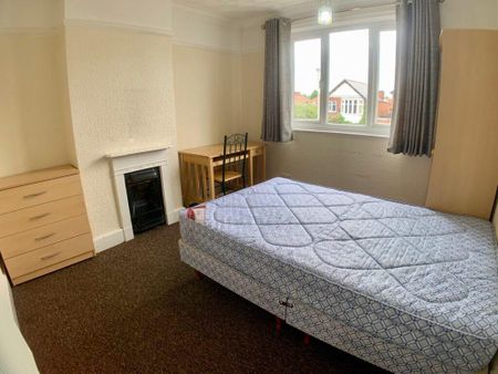 3 bedroom semi-detached house to rent - Photo 4