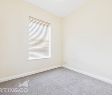 2 bedroom end of terrace house to rent - Photo 4