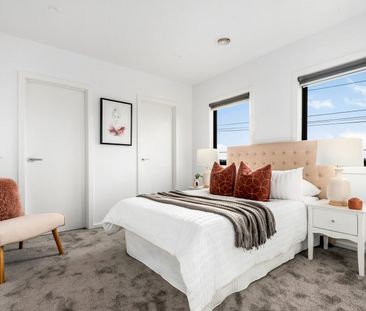 LUXURY TOWNHOUSE FOR RENT - Photo 1