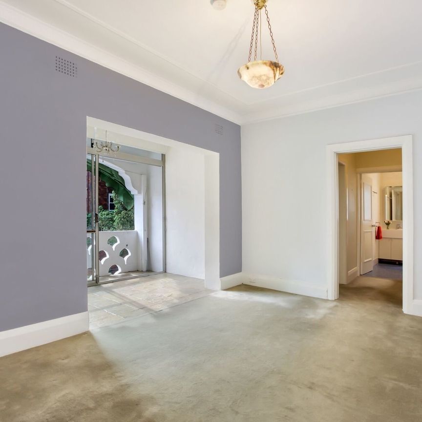 Beautifully Oversized One Bedroom Apartment in Perfect Location - Photo 1