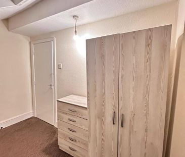 6 bedroom terraced house to rent - Photo 4