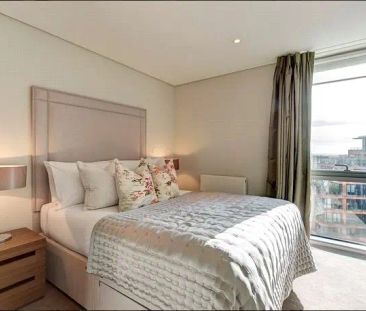 3 bedroom flat in London - Photo 4