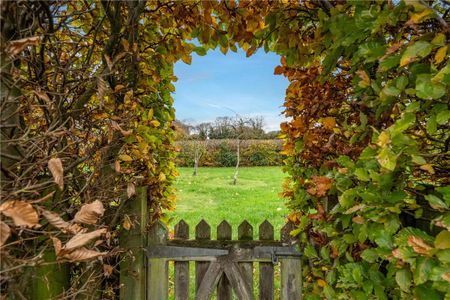 A stunning 4/5 bedroom house with versatile interior and well maintained garden, with beautiful views - Photo 5