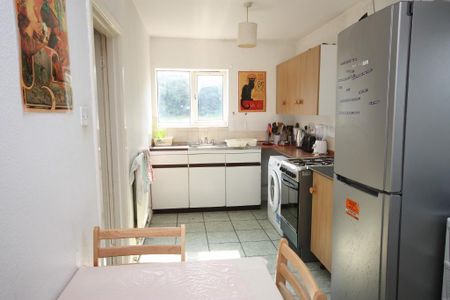 1 bedroom in a house share to rent - Photo 4